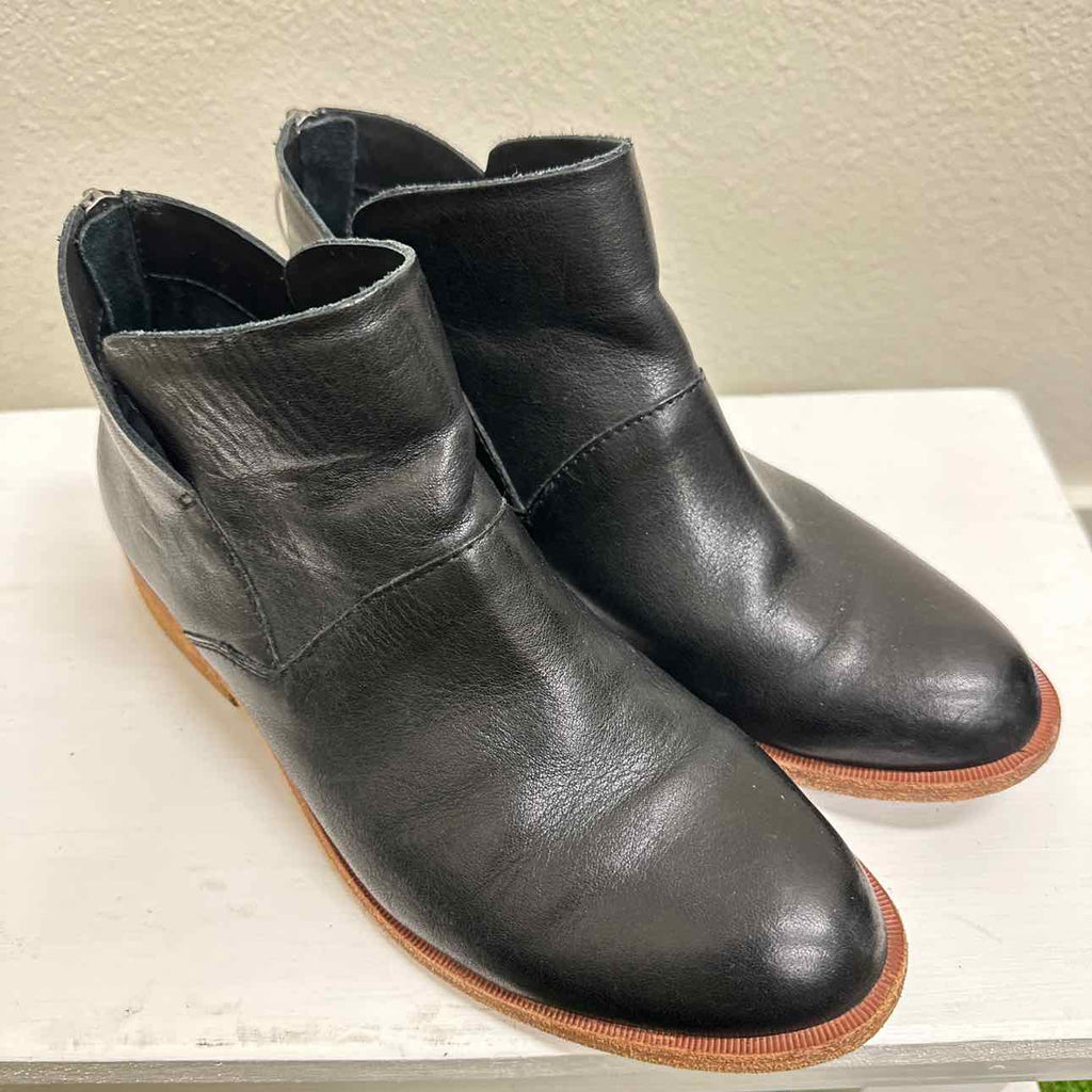 Kork-Ease Shoe Size 8 Black Booties with Zipper Heel
