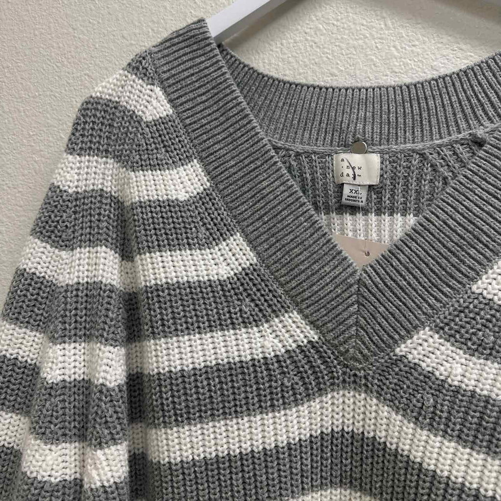 A New Day Size XXL Grey and White Striped V-Neck Sweater